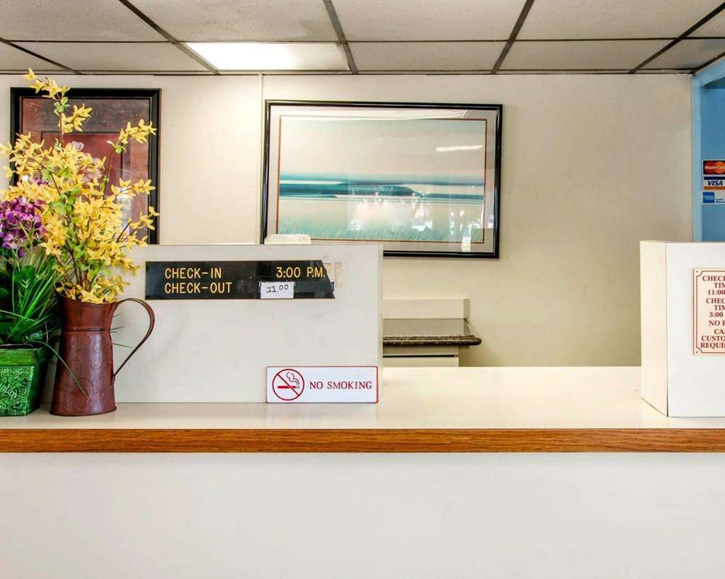 Econo Lodge 巴特尔克里克 内观 照片